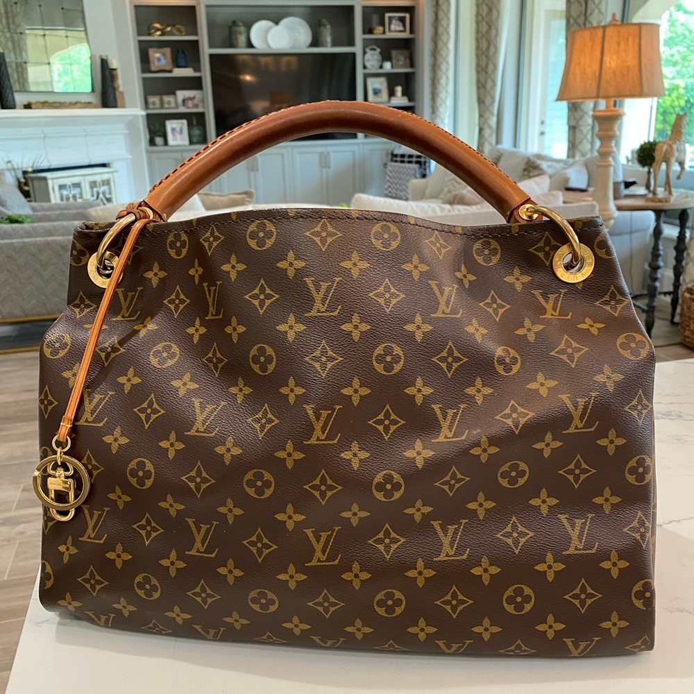 Louis Vuitton Artsy MM